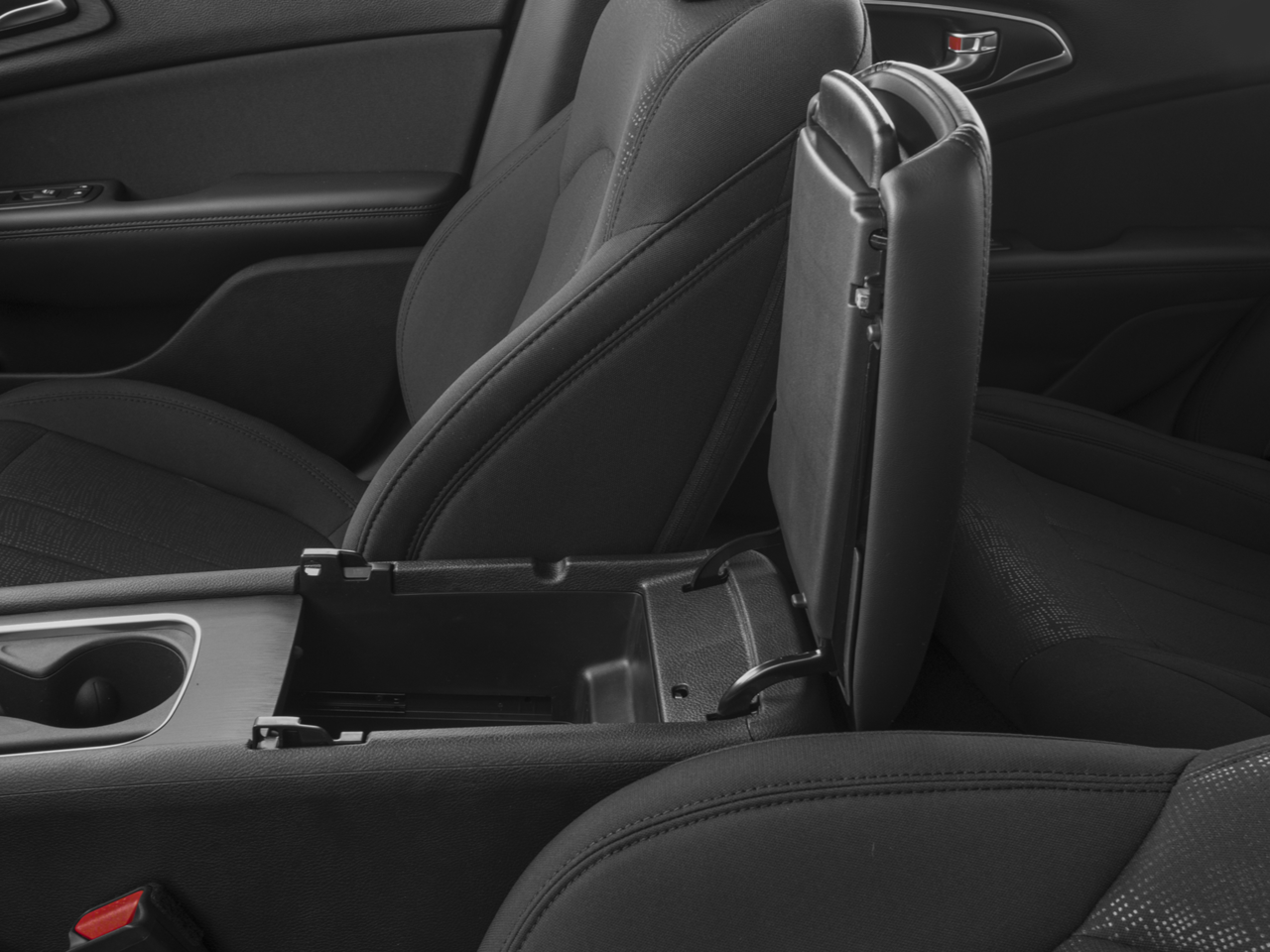 2016 Chrysler 200 Limited - Photo 10