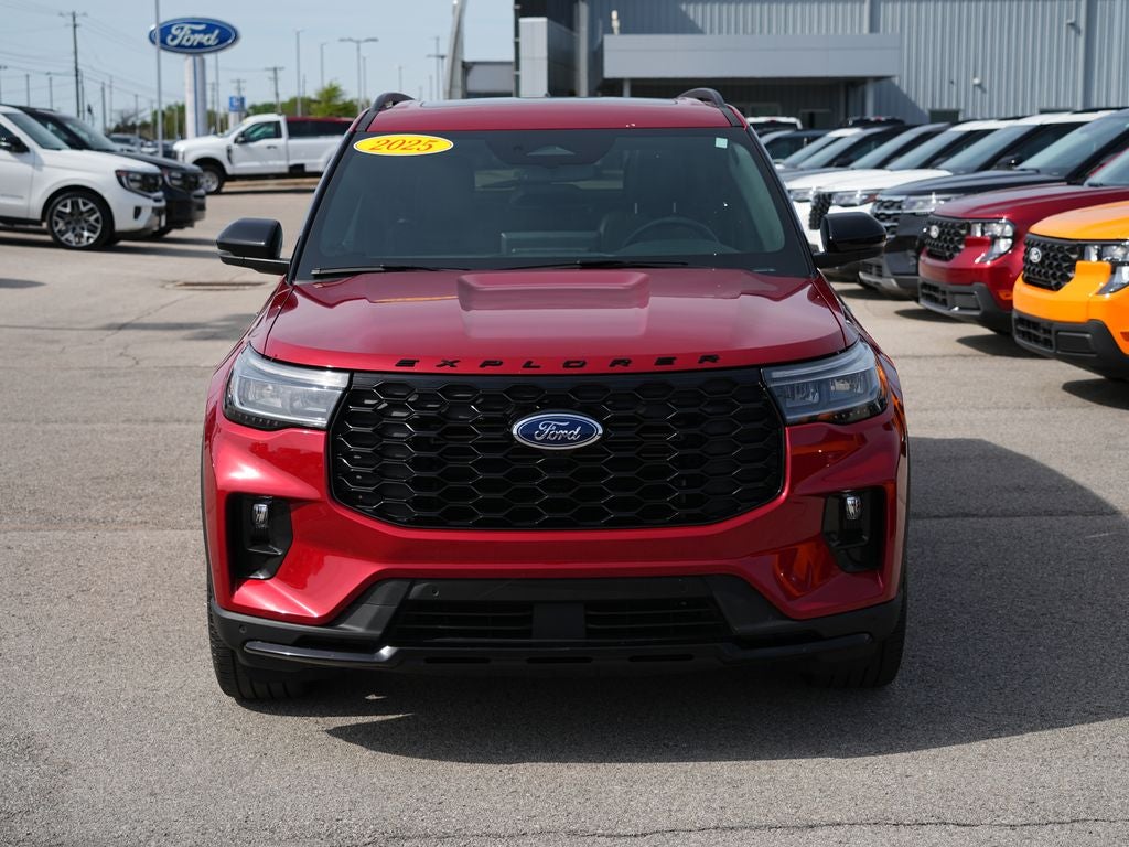 2025 Ford Explorer ST-Line