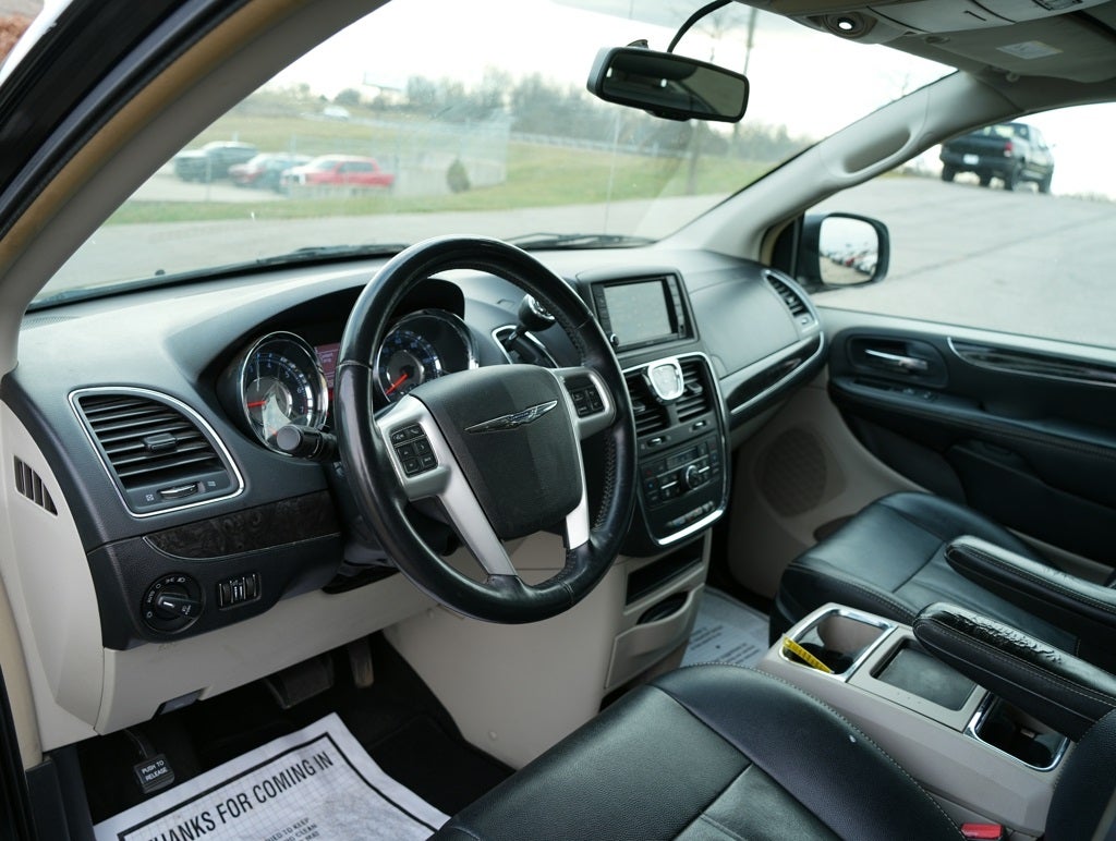 2016 Chrysler Town & Country Touring