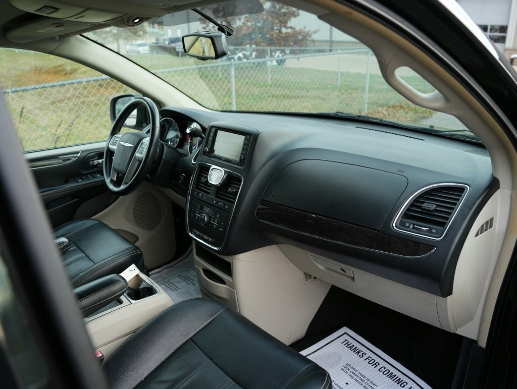 2016 Chrysler Town & Country Touring