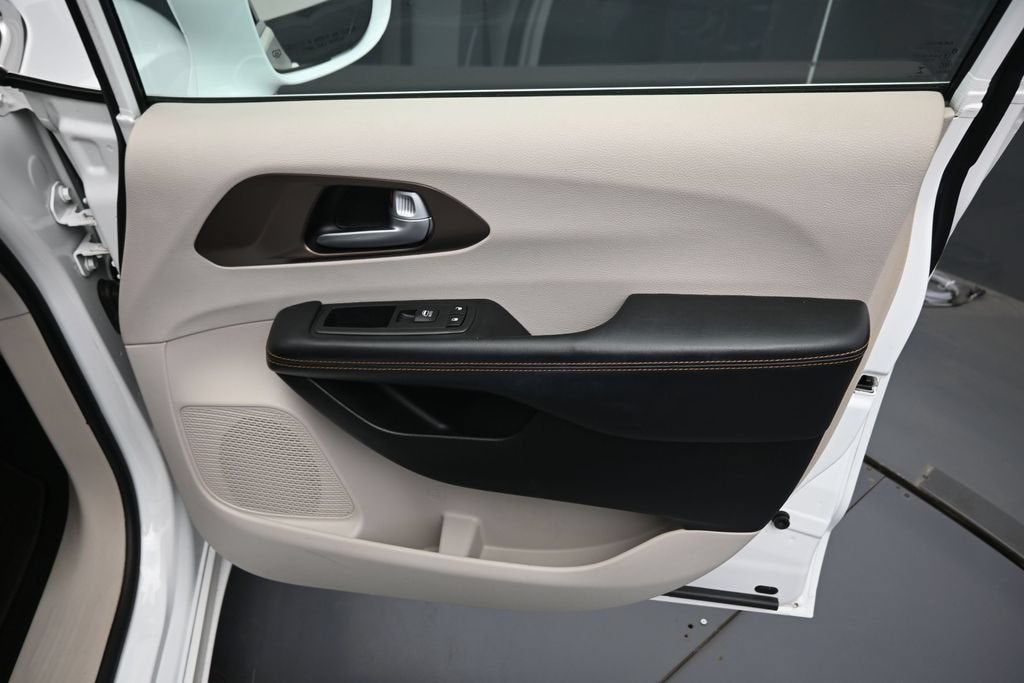 2017 Chrysler Pacifica Touring L