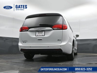 2017 Chrysler Pacifica Touring L