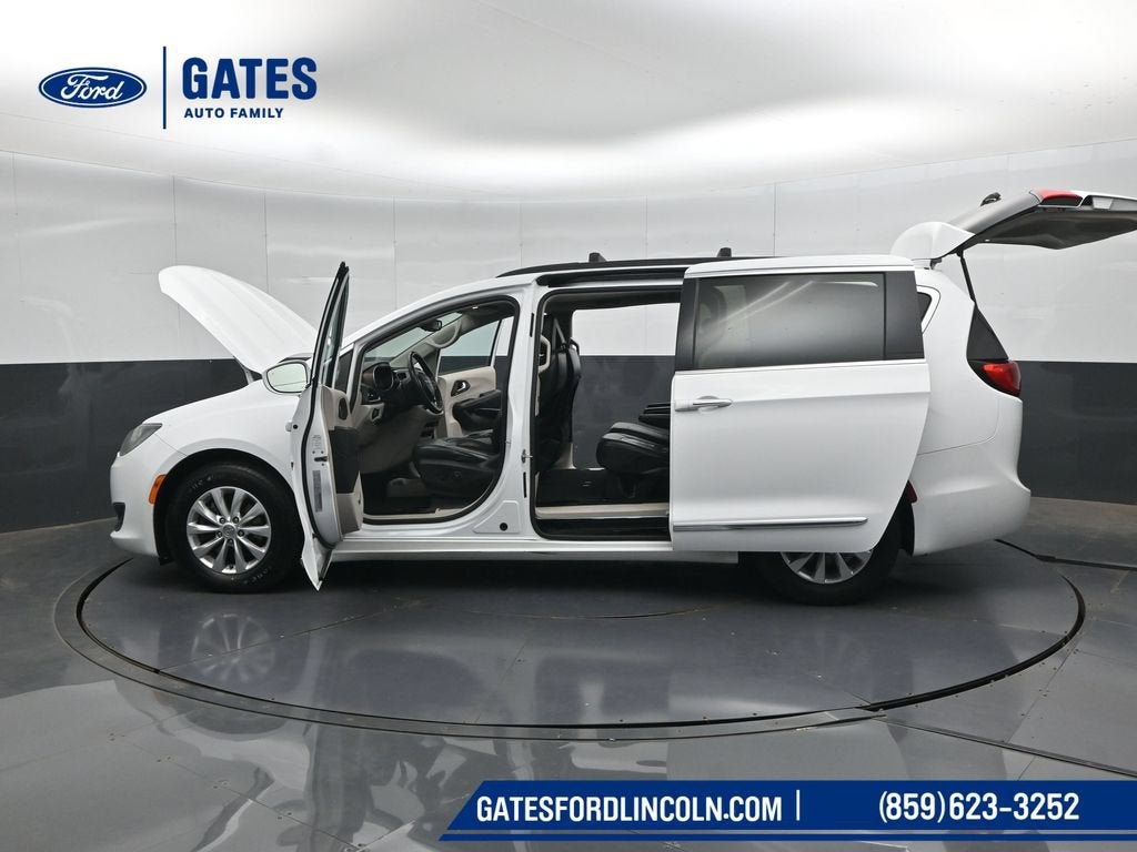 2017 Chrysler Pacifica Touring L