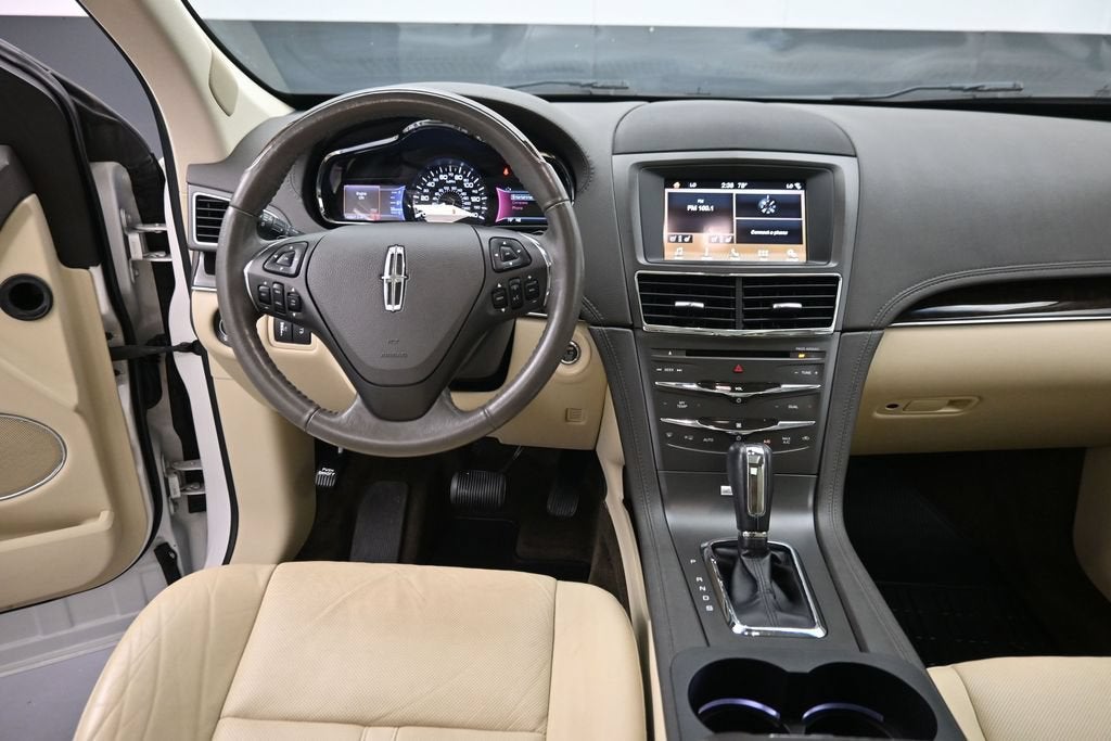 2017 Lincoln MKT Base