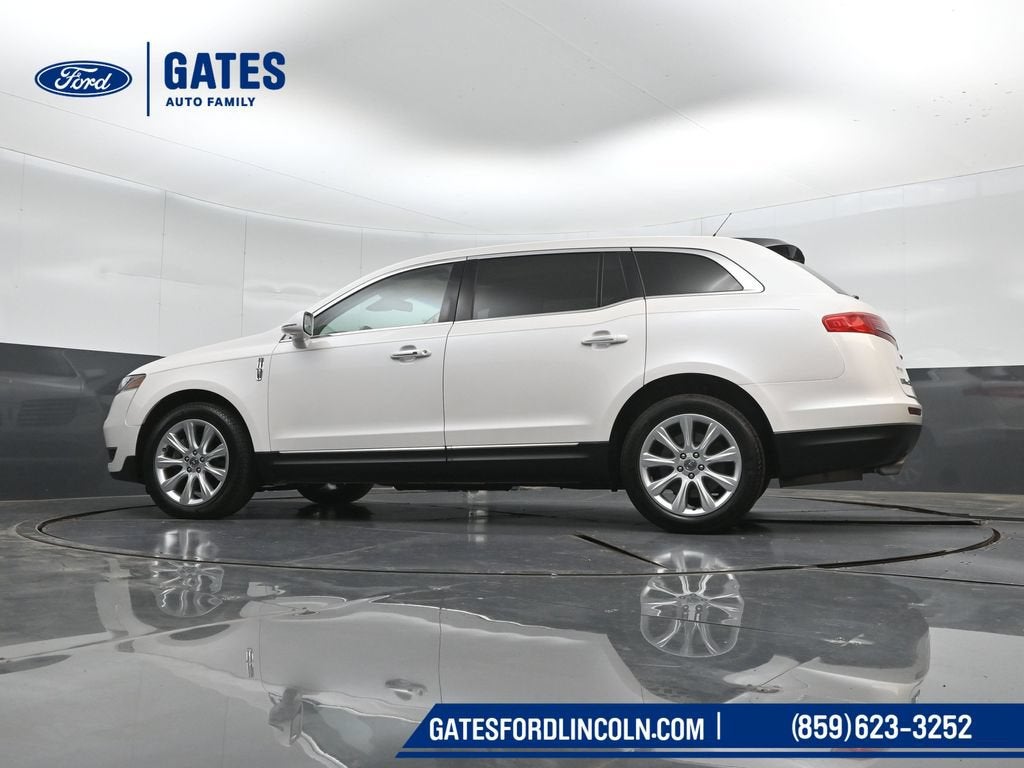 2017 Lincoln MKT Base