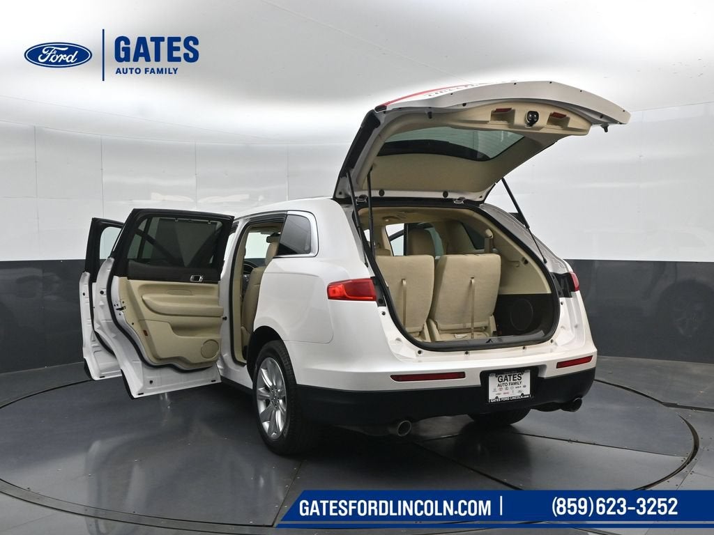 2017 Lincoln MKT Base