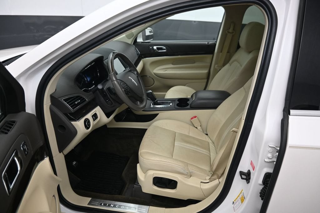 2017 Lincoln MKT Base
