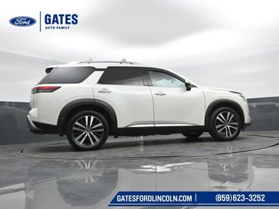 2023 Nissan Pathfinder Platinum