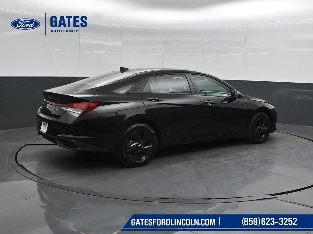 2022 Hyundai ELANTRA SEL