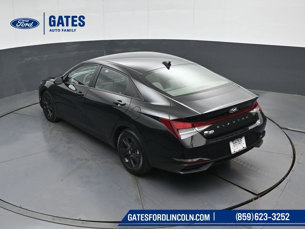 2022 Hyundai ELANTRA SEL