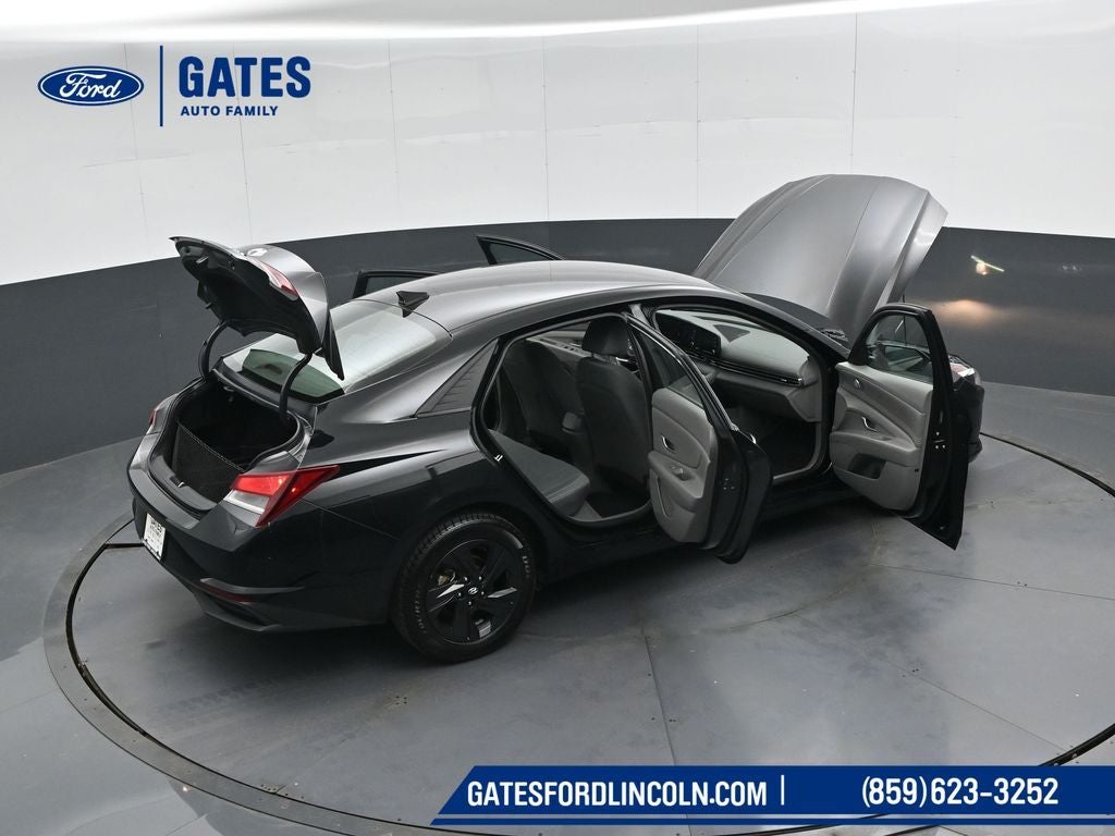 2022 Hyundai ELANTRA SEL