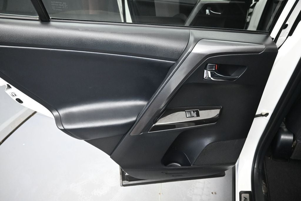 2018 Toyota RAV4 Hybrid SE