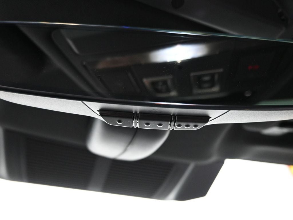 2023 Land Rover Defender 130 X-Dynamic SE