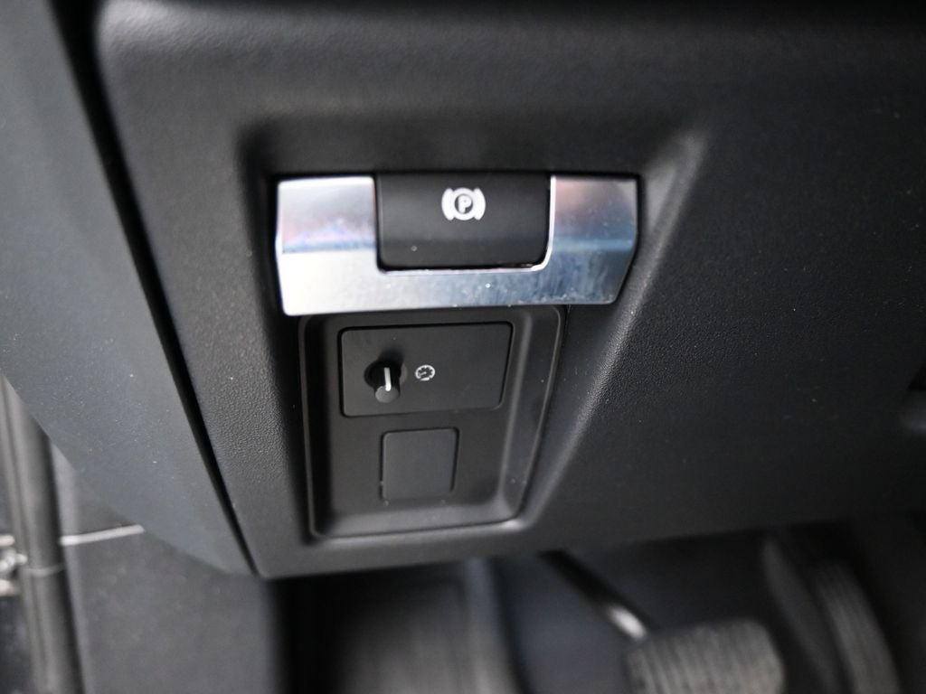 2023 Land Rover Defender 130 X-Dynamic SE