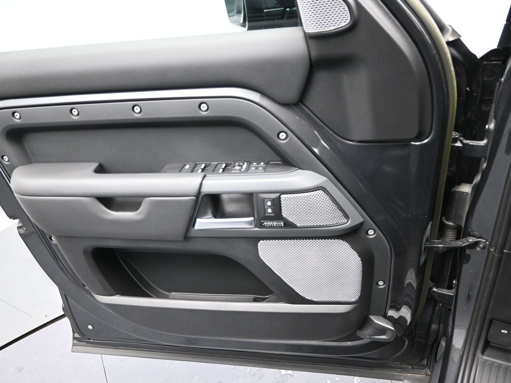 2023 Land Rover Defender 130 X-Dynamic SE