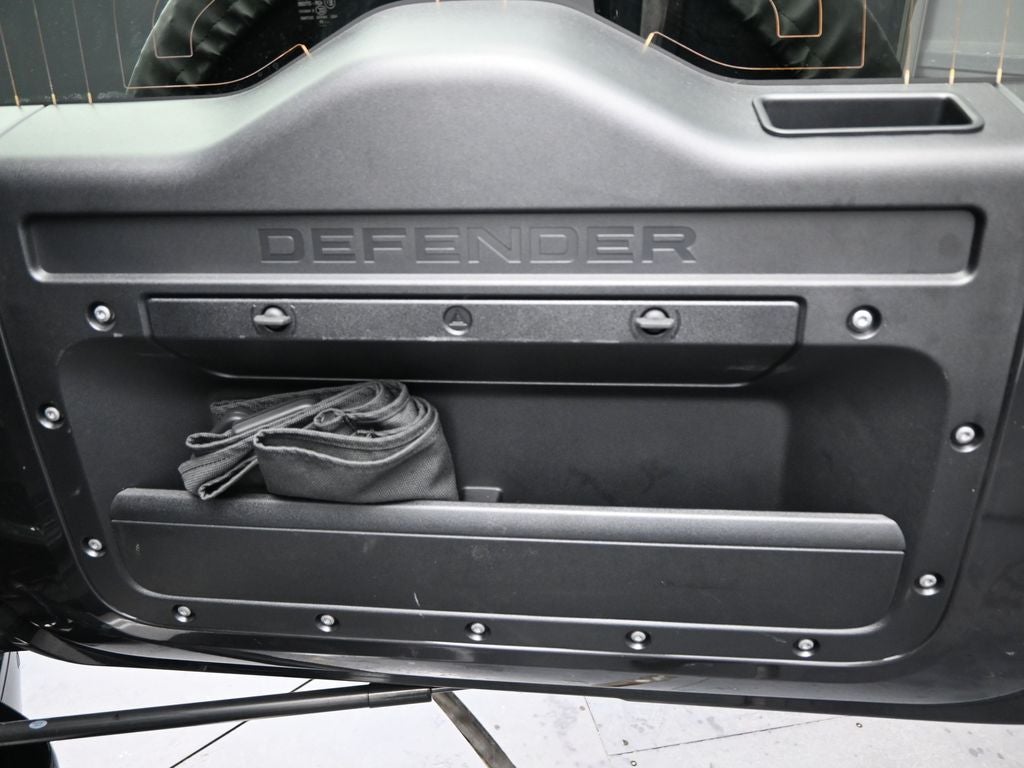 2023 Land Rover Defender 130 X-Dynamic SE