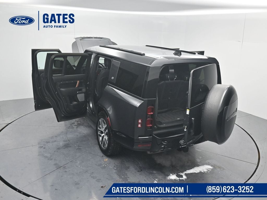 2023 Land Rover Defender 130 X-Dynamic SE