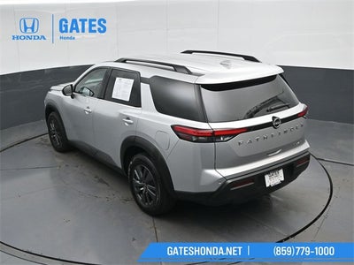 2023 Nissan Pathfinder SV