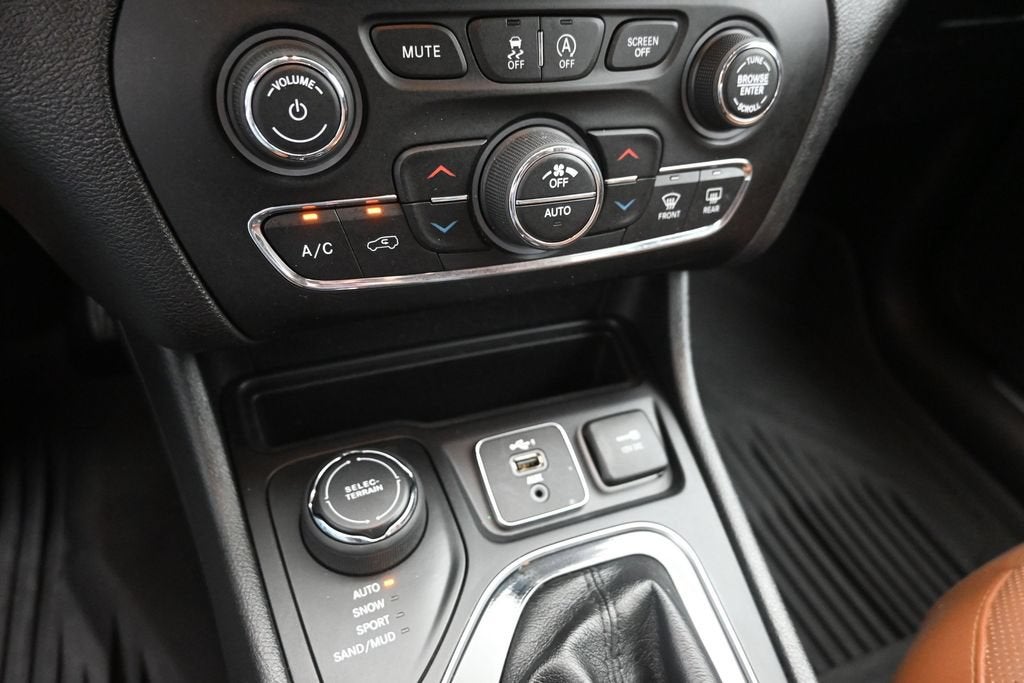2019 Jeep Cherokee Overland - Photo 21