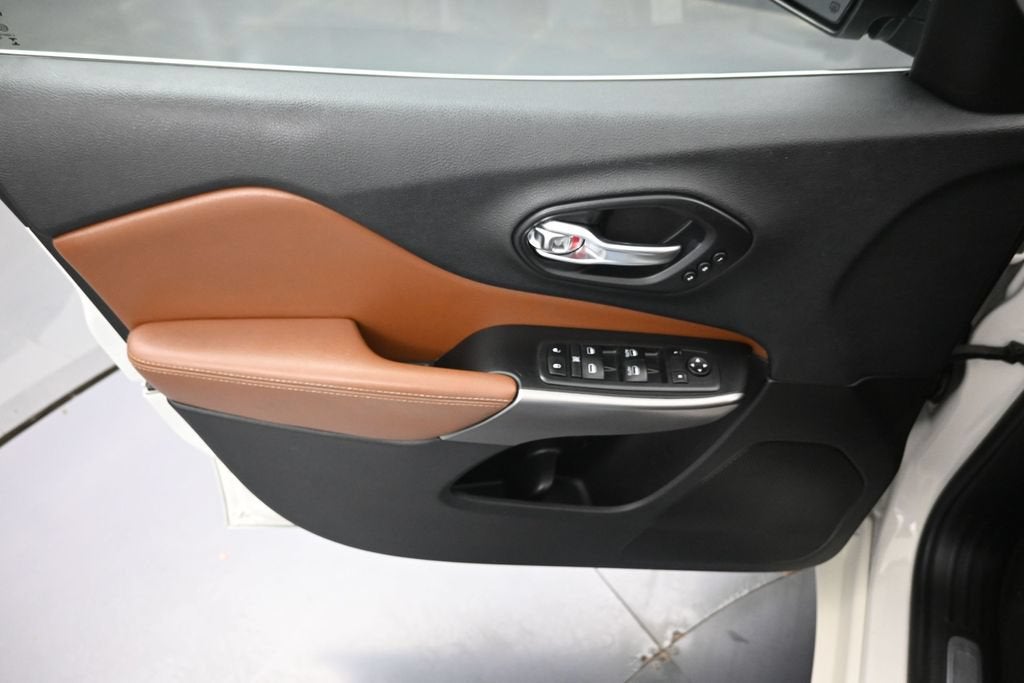 2019 Jeep Cherokee Overland - Photo 25