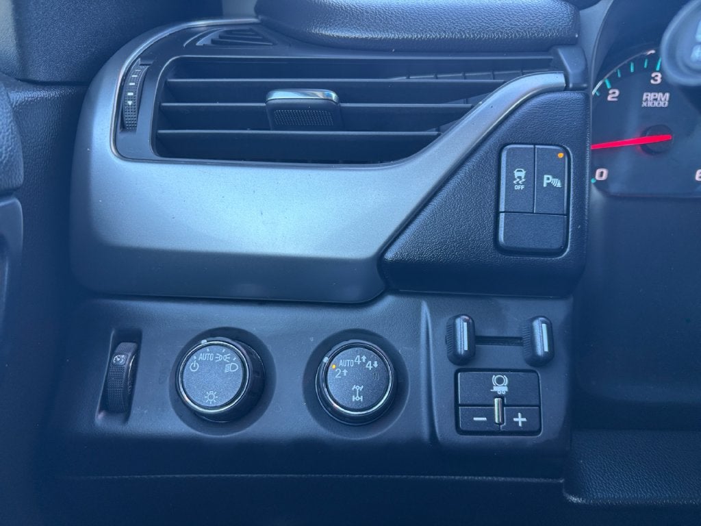 2017 Chevrolet Tahoe LS - Photo 12