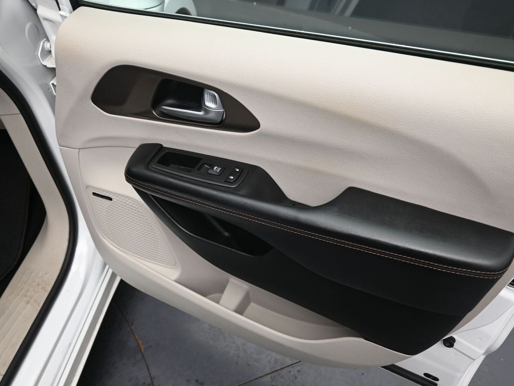 2017 Chrysler Pacifica Touring L Plus