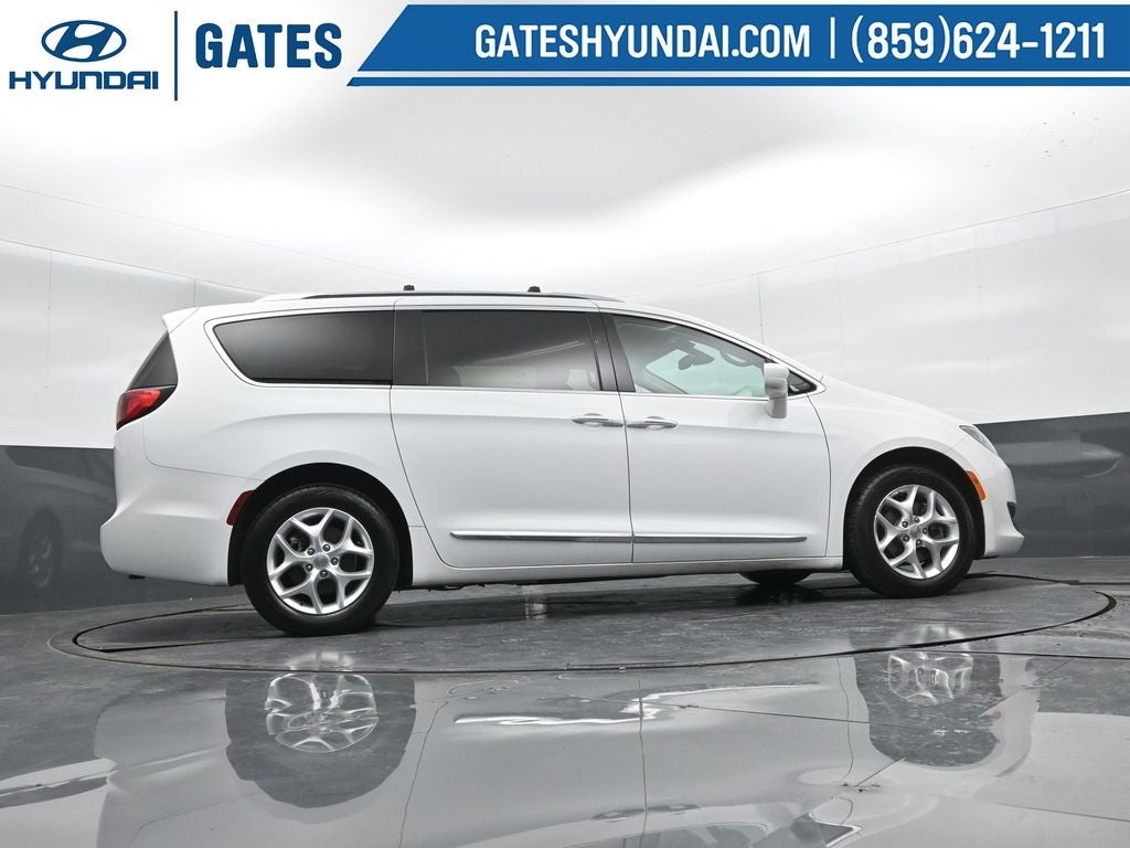 2017 Chrysler Pacifica Touring L Plus