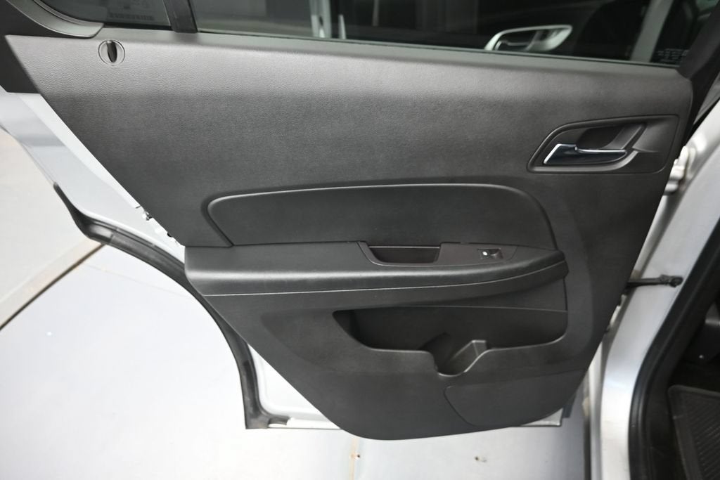 2017 Chevrolet Equinox LS - Photo 24
