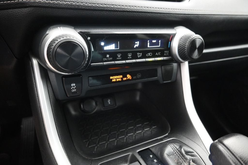 2021 Toyota RAV4 LE - Photo 18