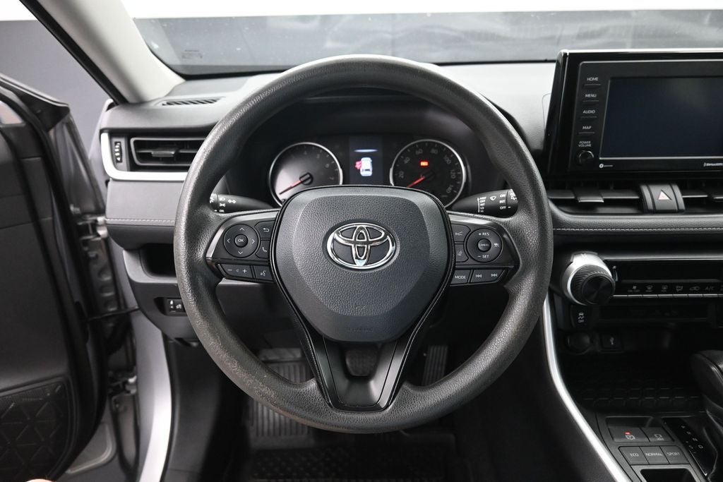 2021 Toyota RAV4 LE - Photo 19