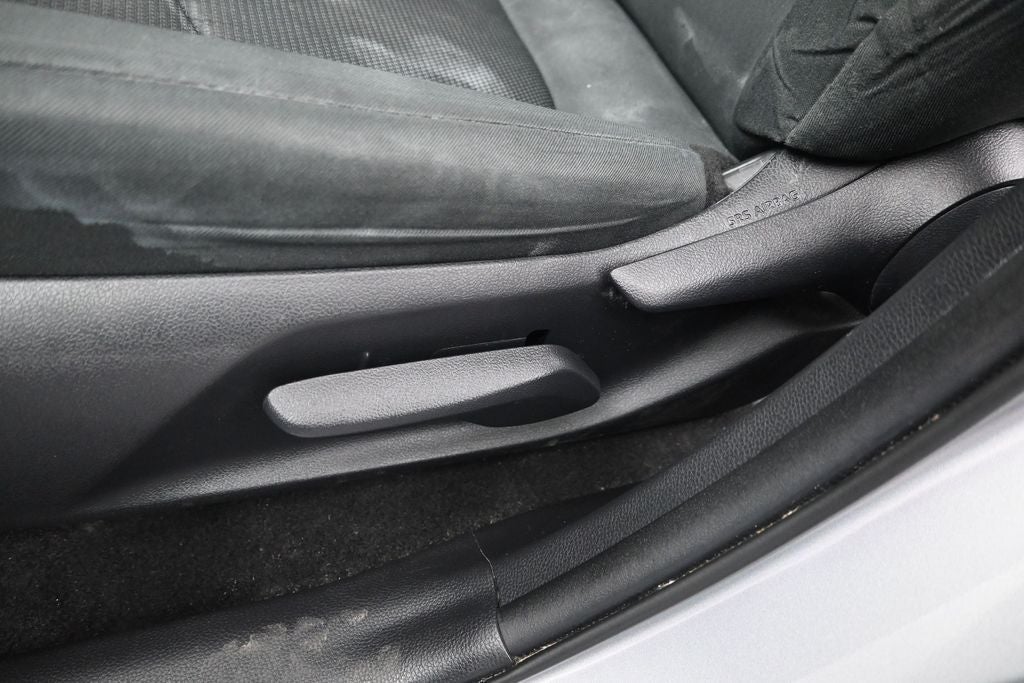 2021 Toyota RAV4 LE - Photo 20