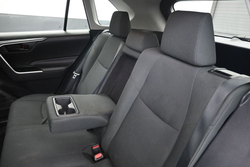2021 Toyota RAV4 LE - Photo 22