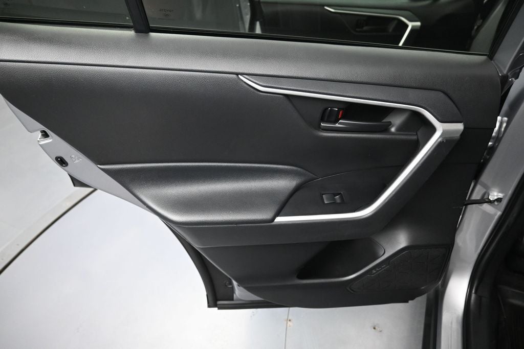 2021 Toyota RAV4 LE - Photo 23