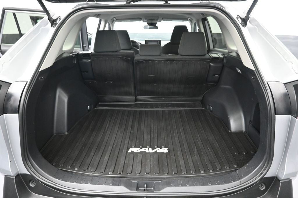 2021 Toyota RAV4 LE - Photo 24