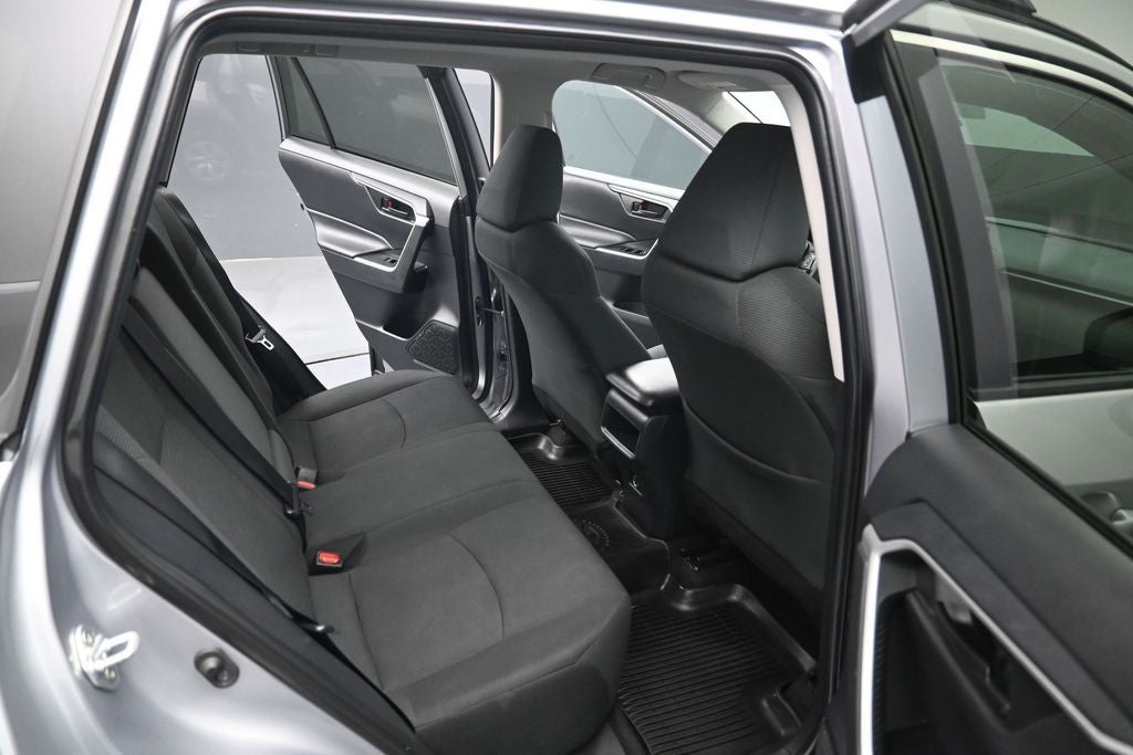 2021 Toyota RAV4 LE - Photo 26