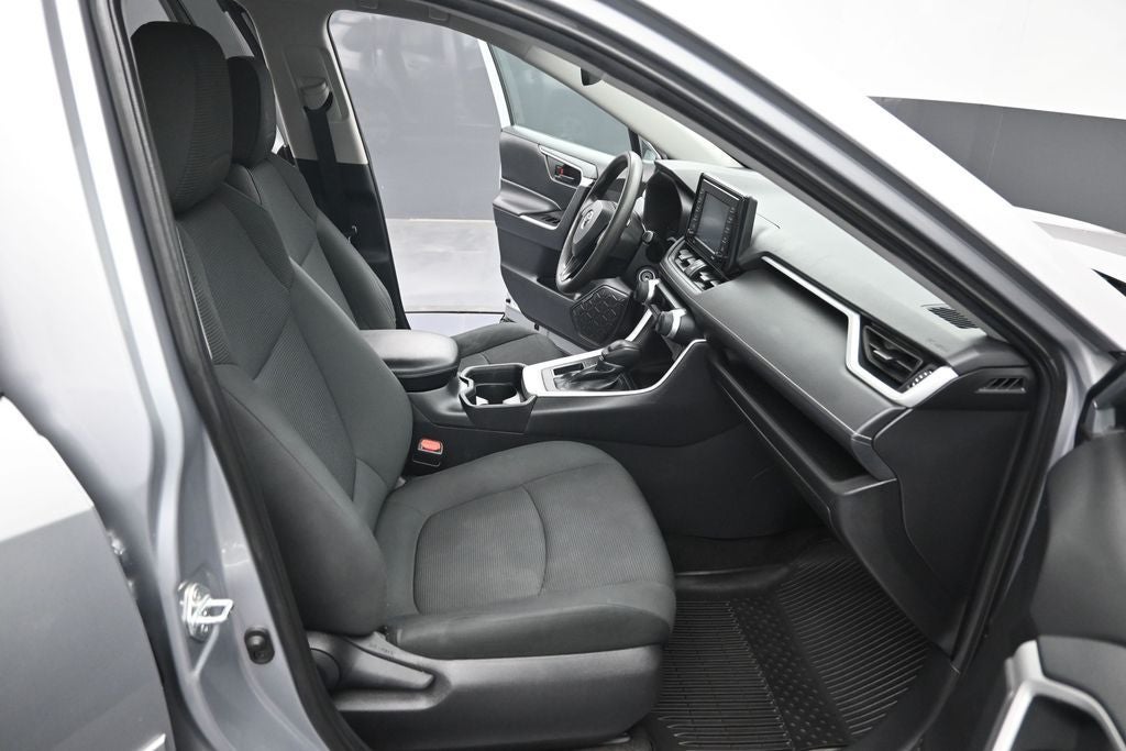 2021 Toyota RAV4 LE - Photo 27
