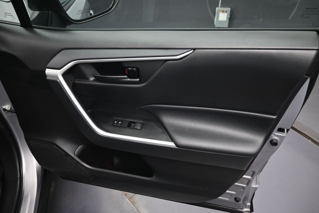 2021 Toyota RAV4 LE - Photo 28