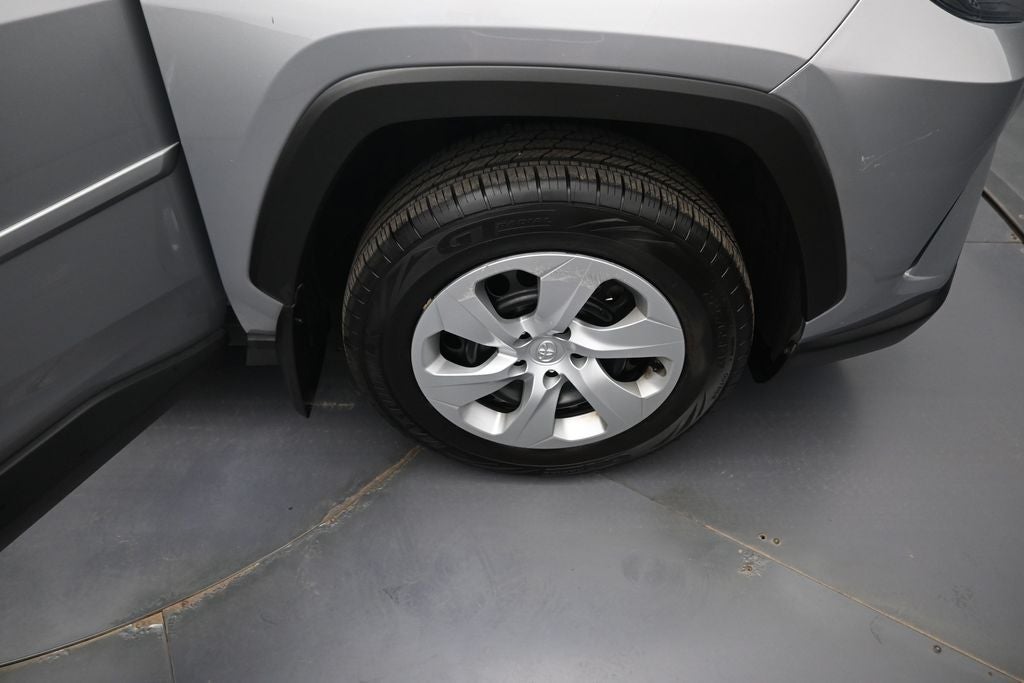 2021 Toyota RAV4 LE - Photo 29