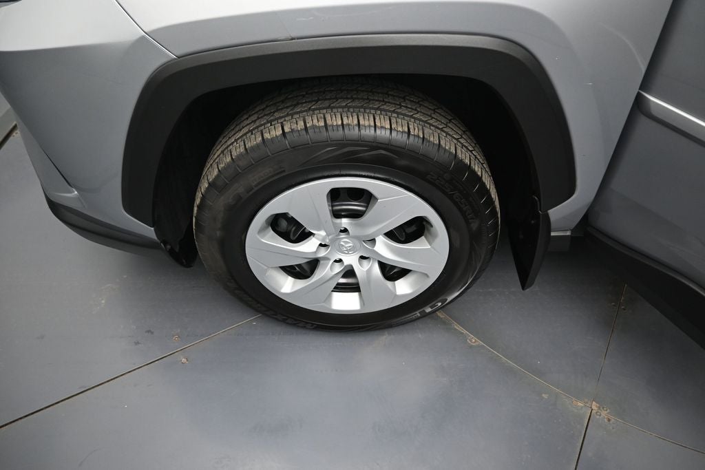 2021 Toyota RAV4 LE - Photo 31