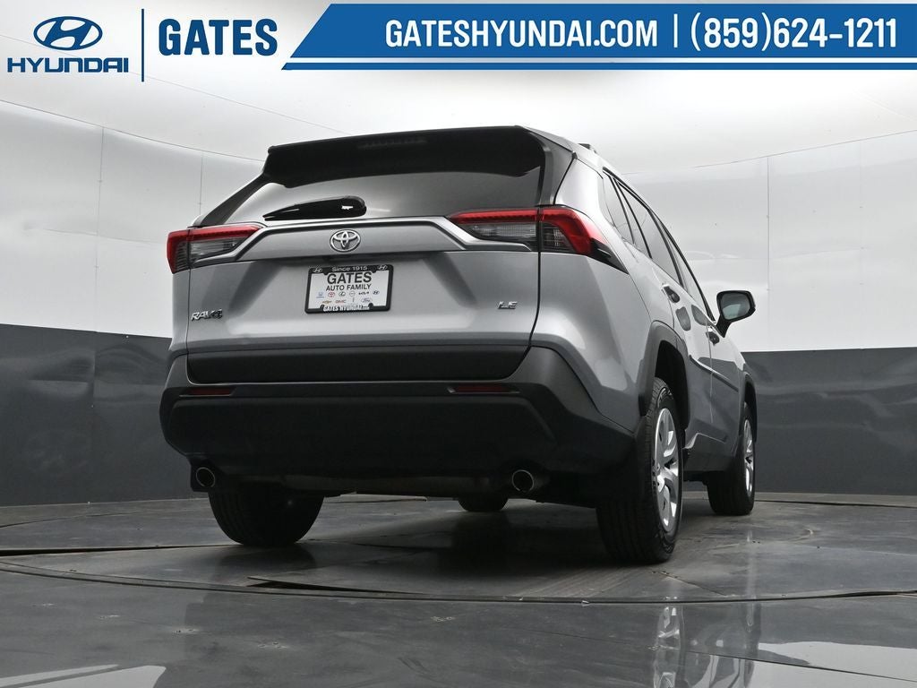2021 Toyota RAV4 LE - Photo 32