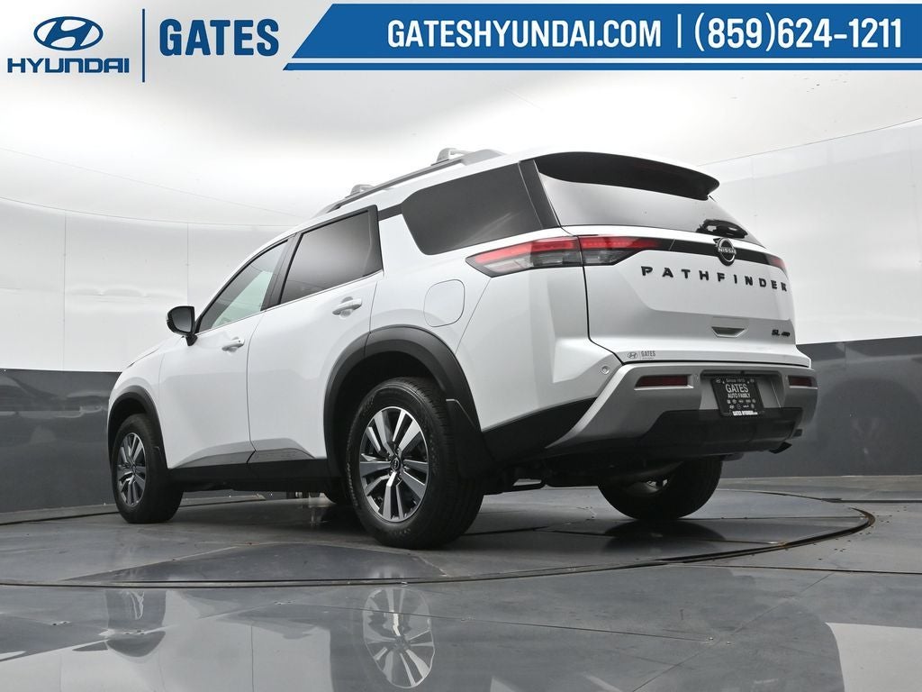 2025 Nissan Pathfinder SL
