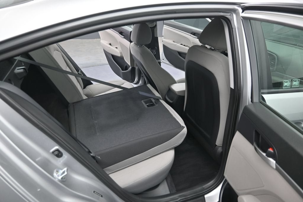 2020 Hyundai Elantra SE - Photo 23
