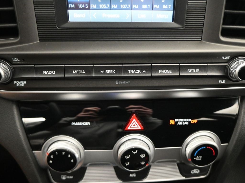 2019 Hyundai ELANTRA SE