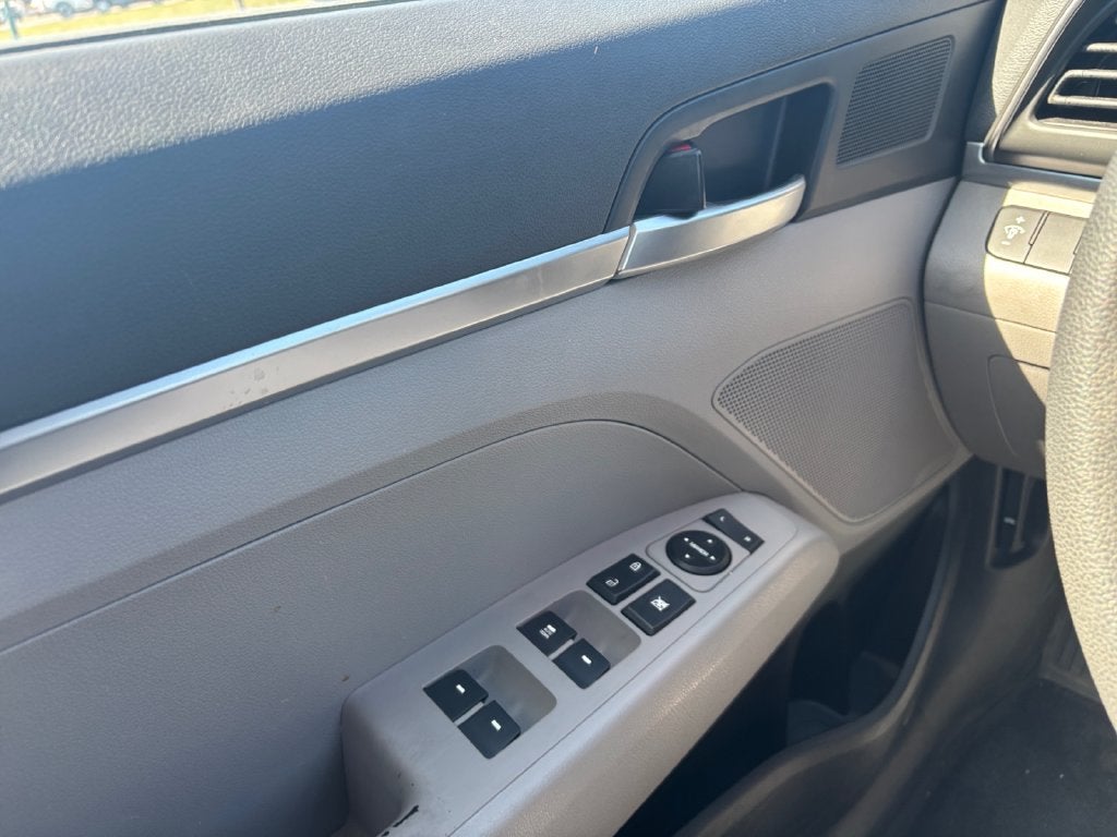 2019 Hyundai Elantra SE - Photo 16