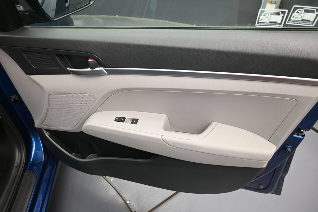 2019 Hyundai ELANTRA SE
