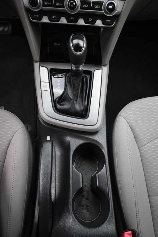 2020 Hyundai Elantra SE - Photo 18