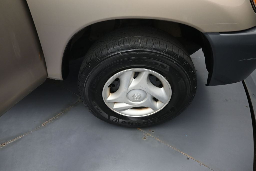 2004 Toyota Tundra Base