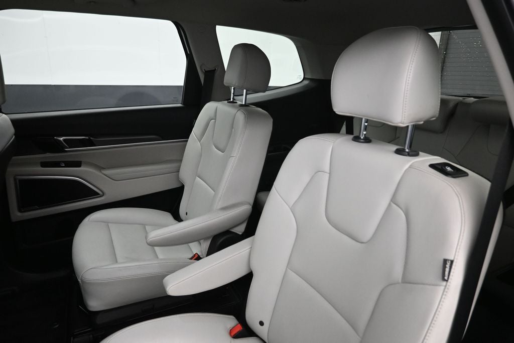2024 Kia Telluride S - Photo 29