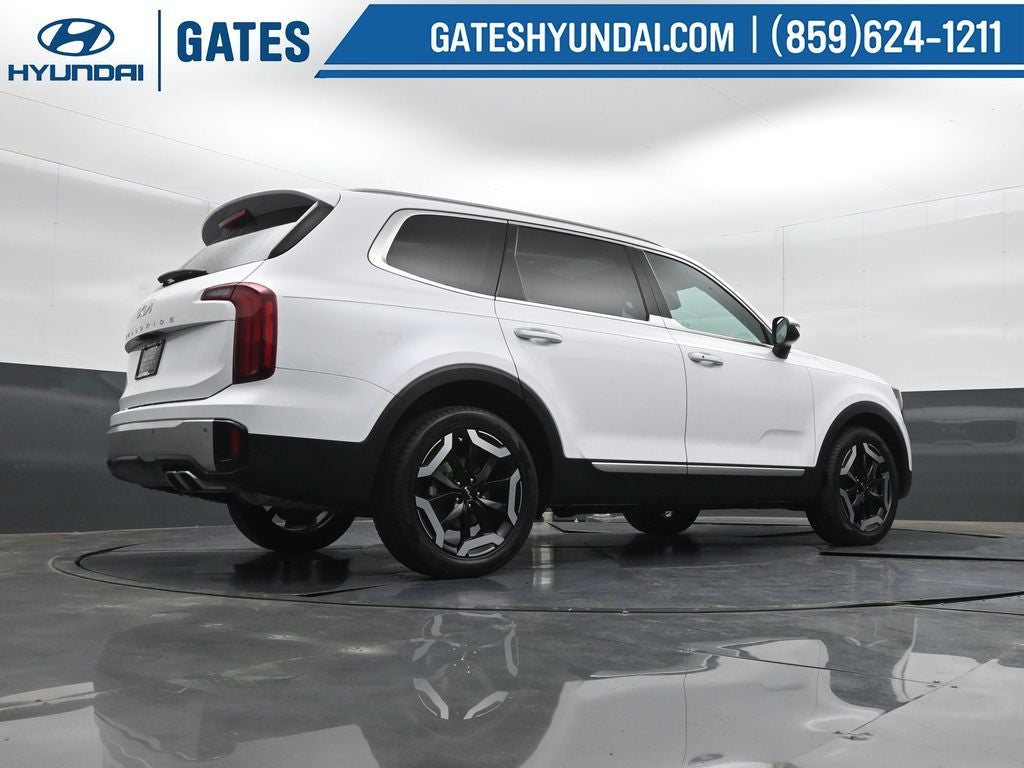 2024 Kia Telluride S - Photo 42