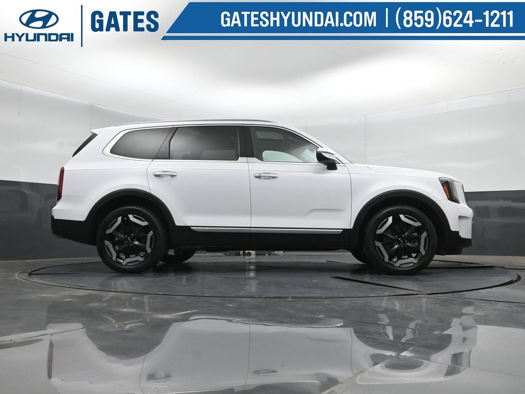 2024 Kia Telluride S - Photo 43